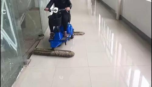 皓森鋰電池三輪塵推車C2-L 物業保潔車間用電動駕駛式塵推保潔車